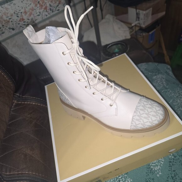 MICHAEL KORS Weiss Leather and Signature Logo Combat Bootie Faux Leather - Picture 1 of 6